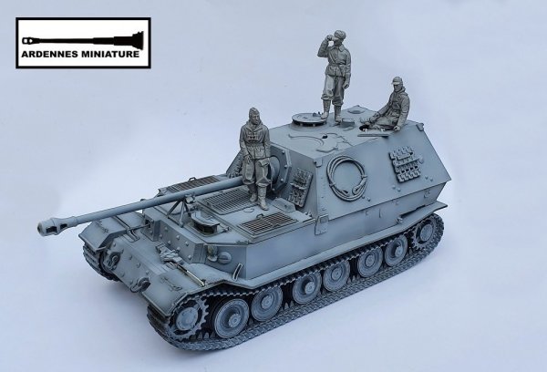 Ardennes Miniature 35009 ON THE HUNT 1/35
