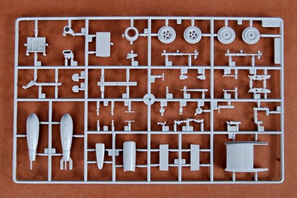 Trumpeter 02413 Spitfire MK.VI (1:24)