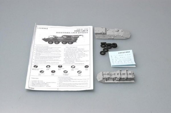 Trumpeter 07269 USMC Light Armored Vehicle-Recovery (LAV-R) (1:72)