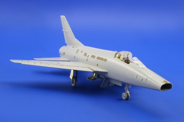 Eduard 73363 F-100C S. A. 1/72 TRUMPETER