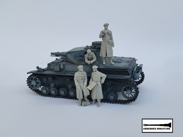 Ardennes Miniature 35043 GERMAN PANZER CREWMAN WW2 1/35