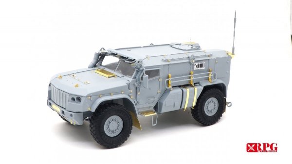 RPG Model 35021 KAMAZ K-4386 Typhoon-VDV Mine-Protected Armoured Vehicle Early Typ 1/35