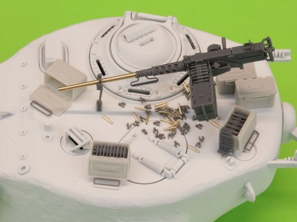 Master GM-35-063 Browning M2HB .50 cal (12,7mm) - karabin maszynowy z mocowaniem czołgowym - okres II w.św. (wczesna kołyska M23 z wczesnym zasobnikiem na amunicję) 1/35