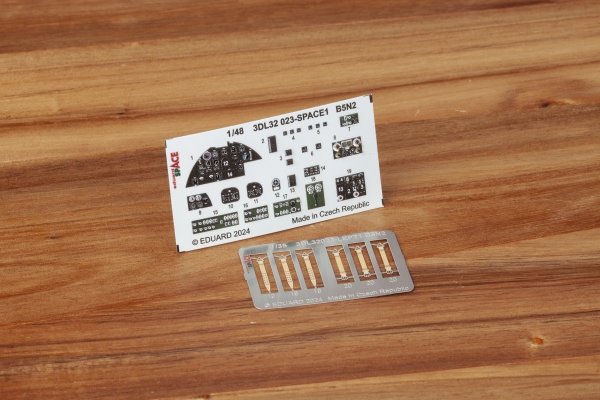 Eduard 3DL32023 B5N2 SPACE BORDER MODEL 1/35