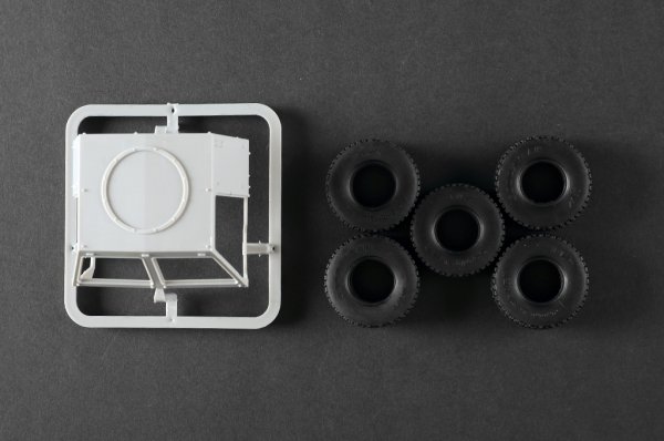 Trumpeter 01097 M1078A1P2 2.5 Ton LMTV Cargo Truck 1/35