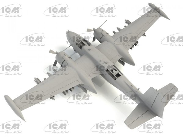 ICM 48280 B-26K with USAF Pilots &amp; Ground Personnel 1/48