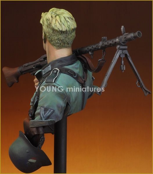 Young Miniatures YM1829 GERMANMG34 GUNNER 1941 1/10