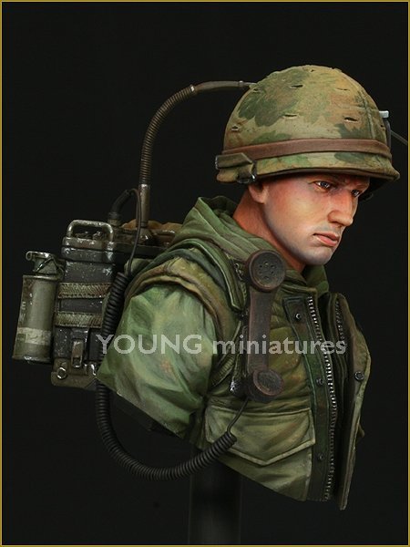 Young Miniatures YM1817 USMC Hue. Vietnam 1968 1/10