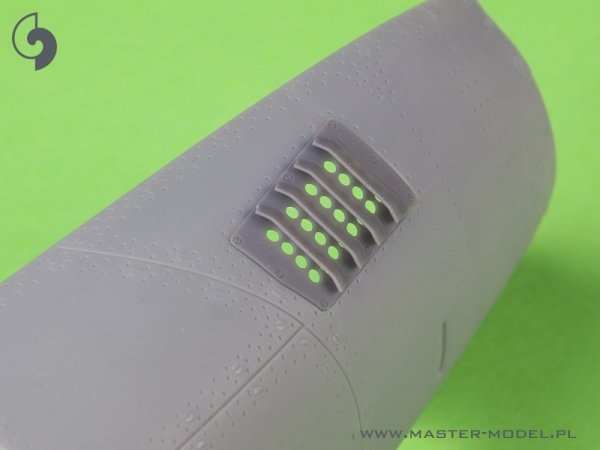 Master AM-32-138 P-51 Mustang - pokrywa wlotu powietrza do gaźnika - typ z żaluzjami dla RAF - wersja B (do modelu Tamiya) 1/32