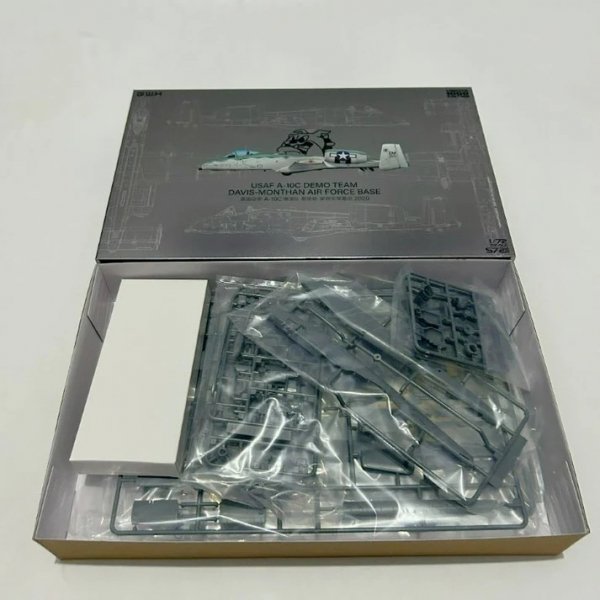 Great Wall Hobby S7211 USAF A-10C Demo Team DAVIS-MONTHAN Air Force Base 2020 Limited Edition 1/72