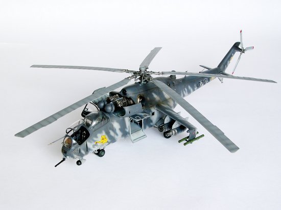 Trumpeter 05103 Mil Mi-24V Hind-E Helicopter