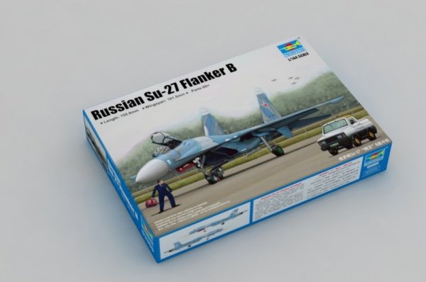 Trumpeter 03909 Russian Su-27 Flanker B 1/144