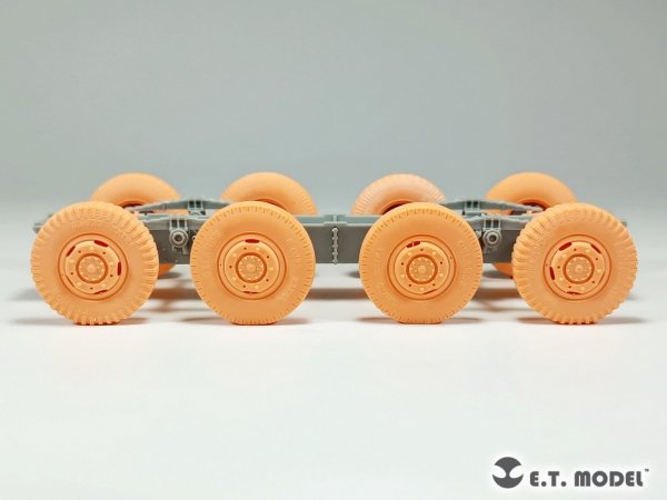 E.T. Model P35-101 WWII German Sd.Kfz.234 Small Diameter Weighted Wheels Type.1 1/35