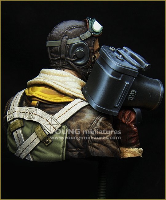 Young Miniatures YM1872 B-17 CREW with K20 CAMERA 1/10