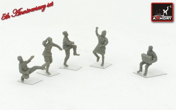 Armory Models F7221 Soviet soldiers at a party 1/72