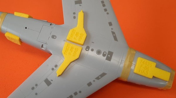 Omask 74820 F-86F Sabre wheel bay plugs (for Hasegawa) 1/48