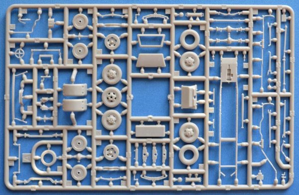 ACE 72592 COE (Cab Over Engine) refueler truck m.1939 1/72