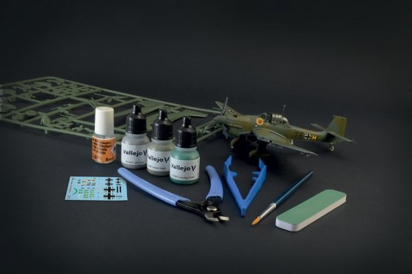 Italeri 72010 Junker Ju-87B Stuka - Complete Set For Modeling - Starter kit 1/72