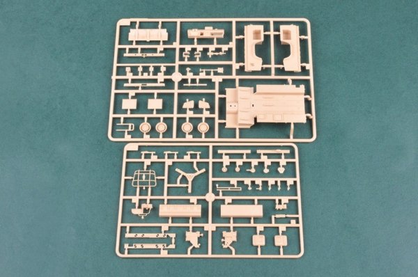 Hobby Boss 82447 Land Rover WMIK w/ MILAN ATGM (1:35)