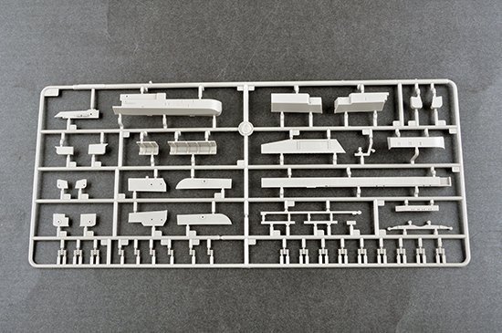 Trumpeter 06725 PLA Navy type 002 Aircraft Carrier 1/700