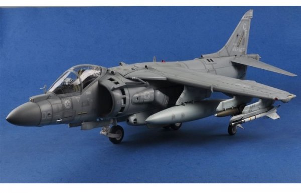 I Love Kit 60027 AV-8B Harrier Readybuilt &amp; Painted 1/18
