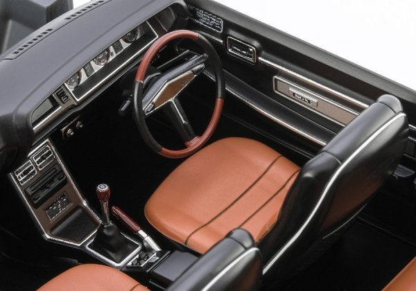 Hasegawa HC67-21167 Nissan Laurel HT 2000SGX (KHC130) Late Version (1973) 1/24