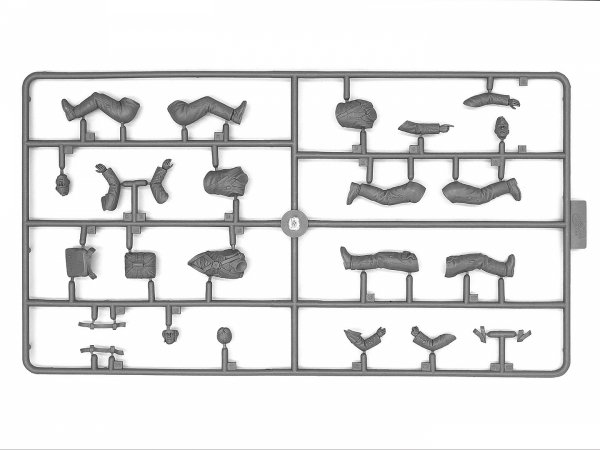 ICM 32017 Hs 123A with 3 cadets - Luftwaffe Pilot School 1/32