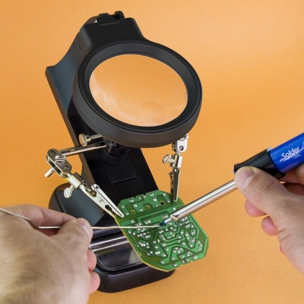 Modelcraft PCL2400 Helping Hands &amp; LED Magnifier Workstation