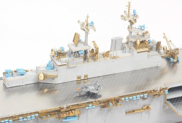 Pontos 37001R1 USS LHD-2 Essex Kit+Detail Up Set 1/350
