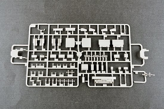 Trumpeter 06725 PLA Navy type 002 Aircraft Carrier 1/700