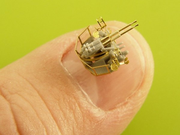 Master SM-350-091 USN 40 mm/56 Bofors twin mount ver.1 / with Mk-51 director - (resin, PE and turned parts) - (6pcs) 1:350