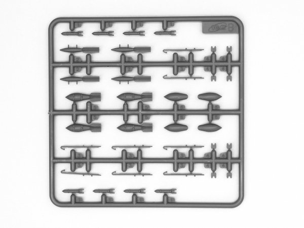 ICM 48094 I-153 Luftwaffe with Pilots and Ground Personnel 1/48