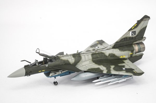 Trumpeter 01690 PAF J-10CE Multi-Role Fighter &amp; IAF Rafale 2 in 1 1/72