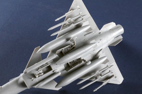 Trumpeter 01698 Chinese J-10C Fighter 1/72