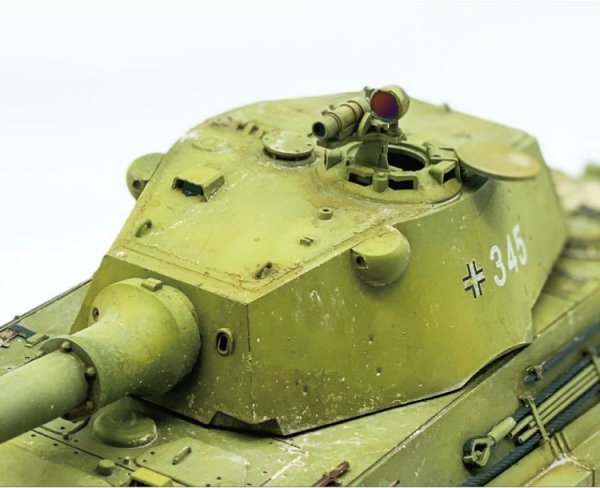 Modelcollect UA35029 German E-60 Ausf. D Late Production w/Standardized Tracks 1/35