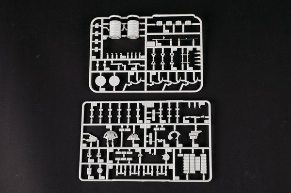 Trumpeter 09602 Soviet T-72 Ural with Kontakt-1 Reactive Armor 1/35