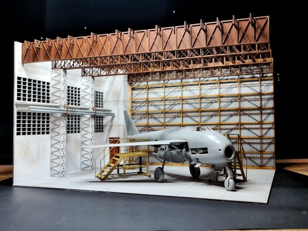 Daw Werk DWA032 Der Hangar - aircraft workshop diorama 1/32