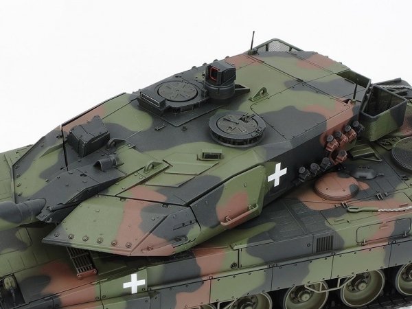 Tamiya 25207 Leopard 2A6 Tank &quot;Ukraine&quot; 1/35