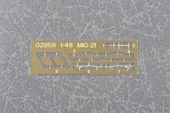 Trumpeter 02861 J-7G Fighter (1:48)