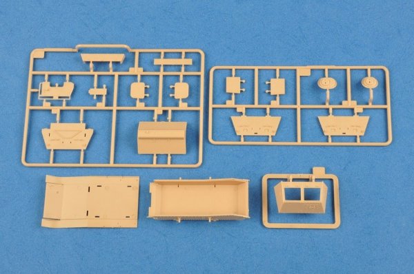Hobby Boss 83847 Soviet T-20 Armored Tractor Komsomolets 1938
