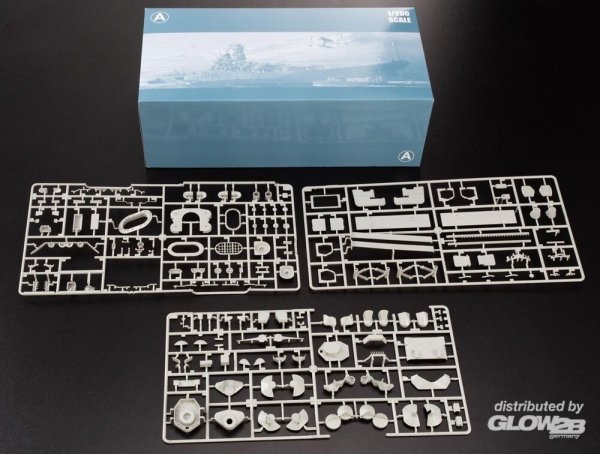 Glow2B 5058052 Yamato Battleship Premium 1/200
