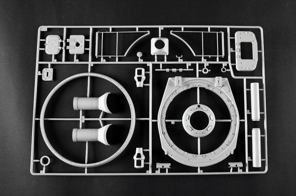 Trumpeter 00948 German Tiger II Heavy Tank - Porsche Turret Early Production 1/16