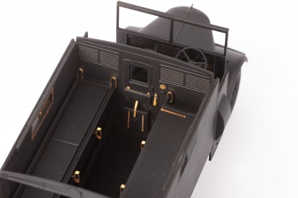 Eduard 36493 Austin K2/ Y ambulance AIRFIX 1/35