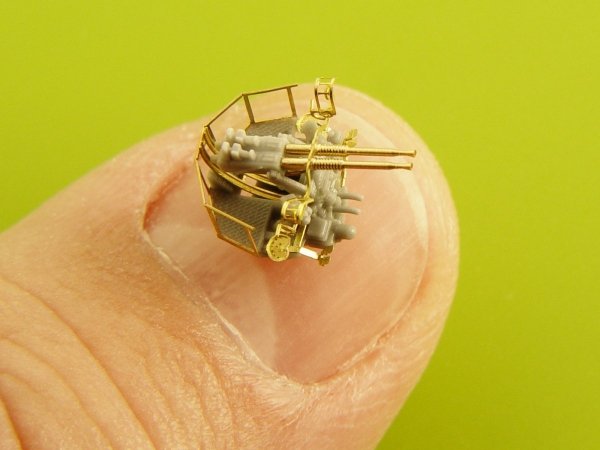 Master SM-350-091 USN 40 mm/56 Bofors twin mount ver.1 / with Mk-51 director - (resin, PE and turned parts) - (6pcs) 1:350