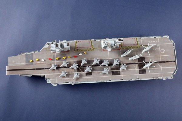 Trumpeter 06751 Queen Elizabeth Aircraft Carrier 1/700
