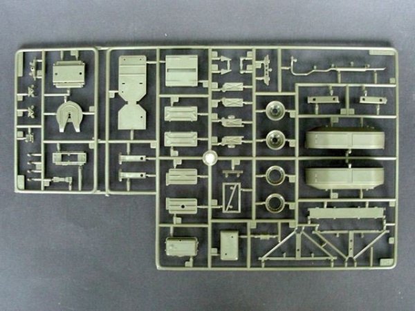 Trumpeter 00205 HQ-2 Missile With Loading Cabin (1:35)