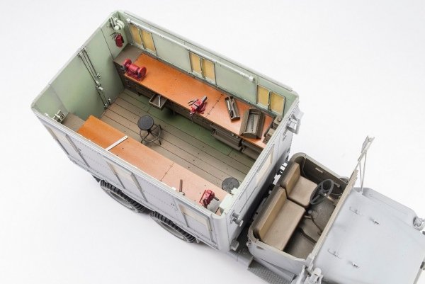 AFV Club 35304 M-109A3/M-185A3 Shop Van 1/35