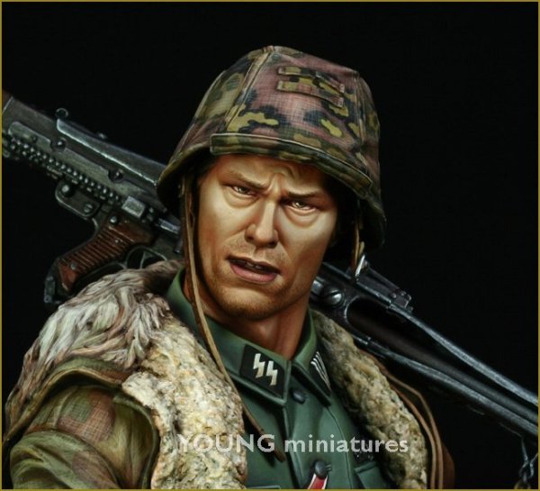 Young Miniatures YM1822 Waffen SS MG-42 Gunner Ardennes 1944 1/10