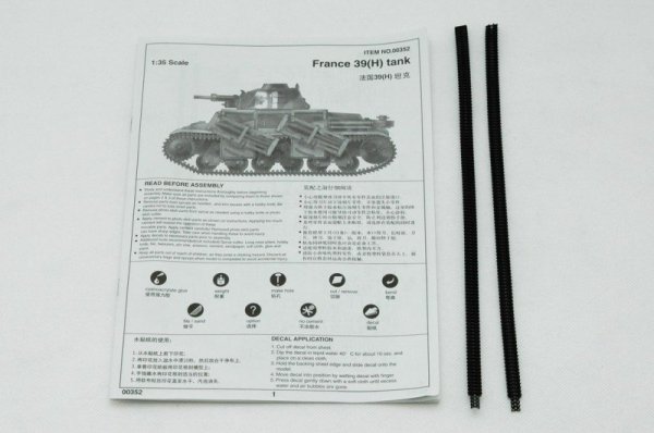 Trumpeter 00352 France 39(H) TANK SA 38 37mm gun (1:35)