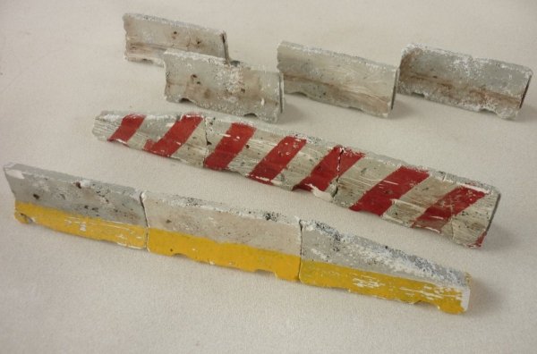 RT-Diorama 35266 Concrete barrier Set No.1 (10 pcs) 1/35